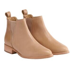 Nisolo Eva Everyday Chelsea Leather Boots in Almond Size 6